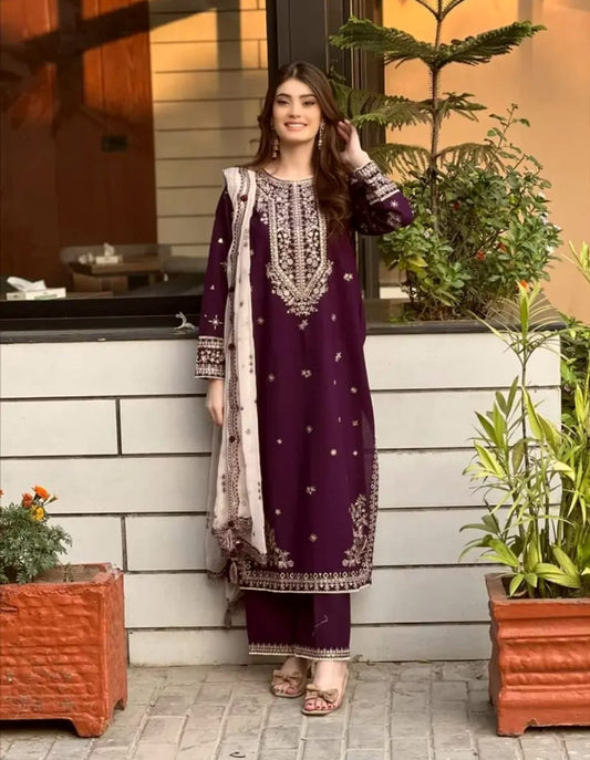 BATIK Luxury Lawn Summer Collection 2026 – Heavy Embroidered 3-Piece Suit (Code FC 770038)